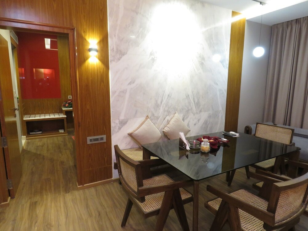 Фото Lords Plaza, Surat