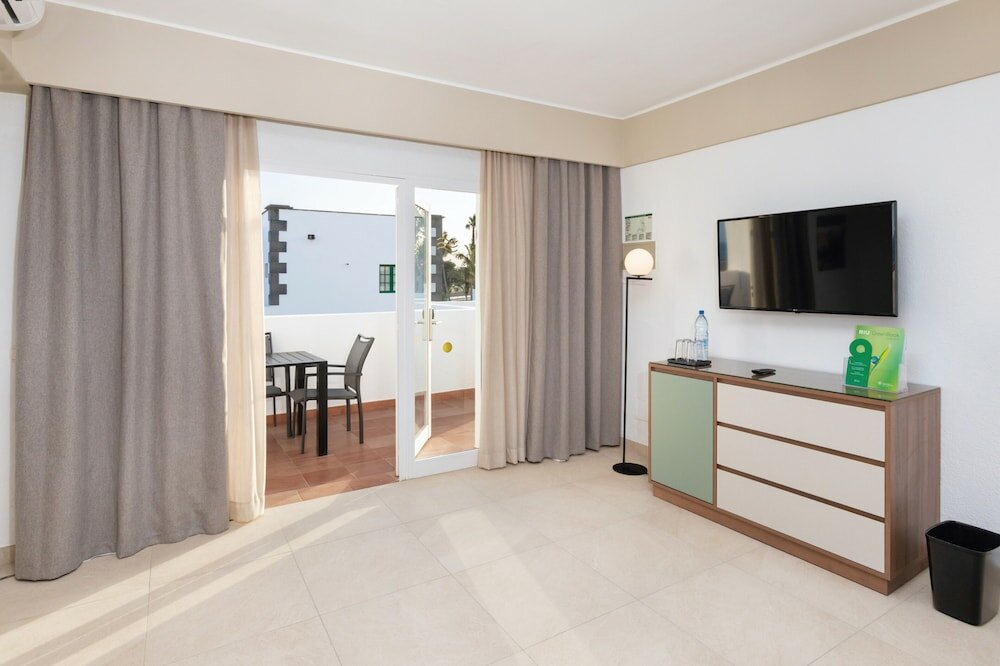 Фото Hotel Riu Paraiso Lanzarote Resort