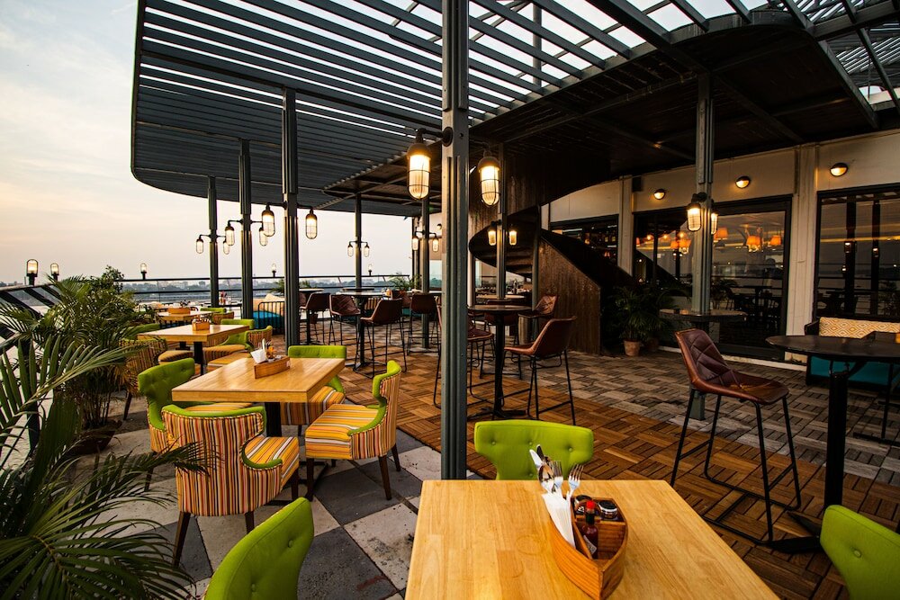 Фото Polo Floatel Kolkata