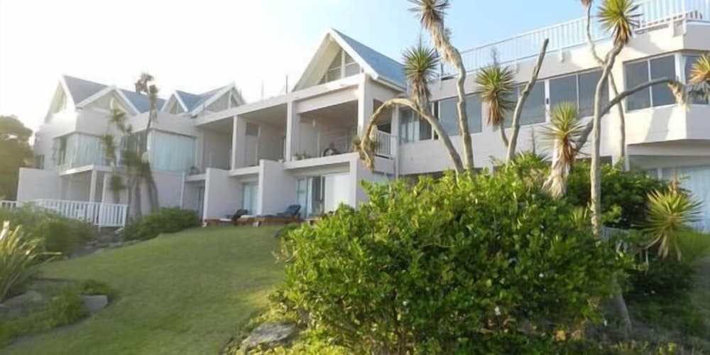 Фото The Pink Lodge on the Beach