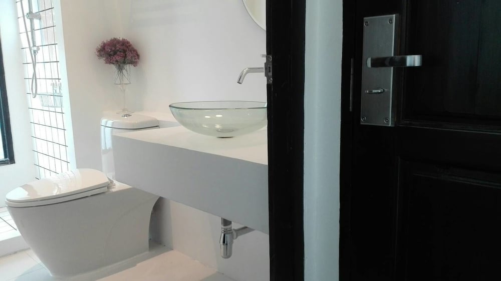 Фото Trat 101 Waterfront Hotel