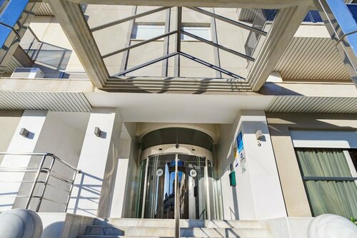 Внешний вид отеля Hotel Isabel в Торремолиносе, фото 4