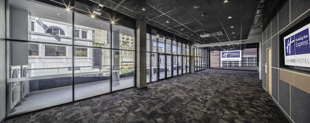 Фото Holiday Inn Express Adelaide City Centre