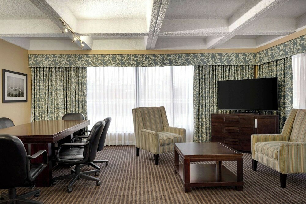 Фото Wyndham Edmonton Hotel and Conference Centre