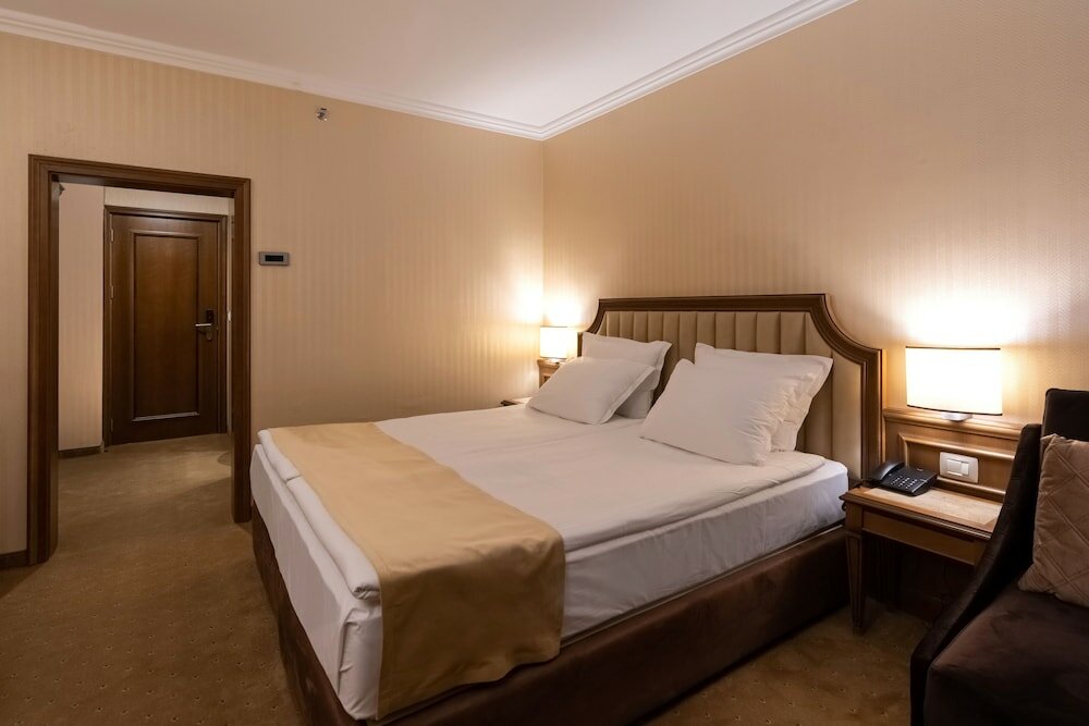 Фото Astoria Grand Hotel