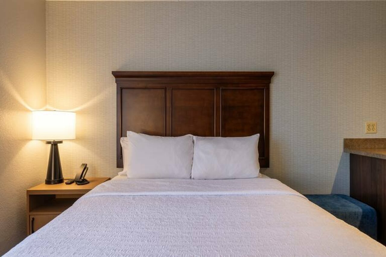 Фото Hampton Inn Portsmouth Central