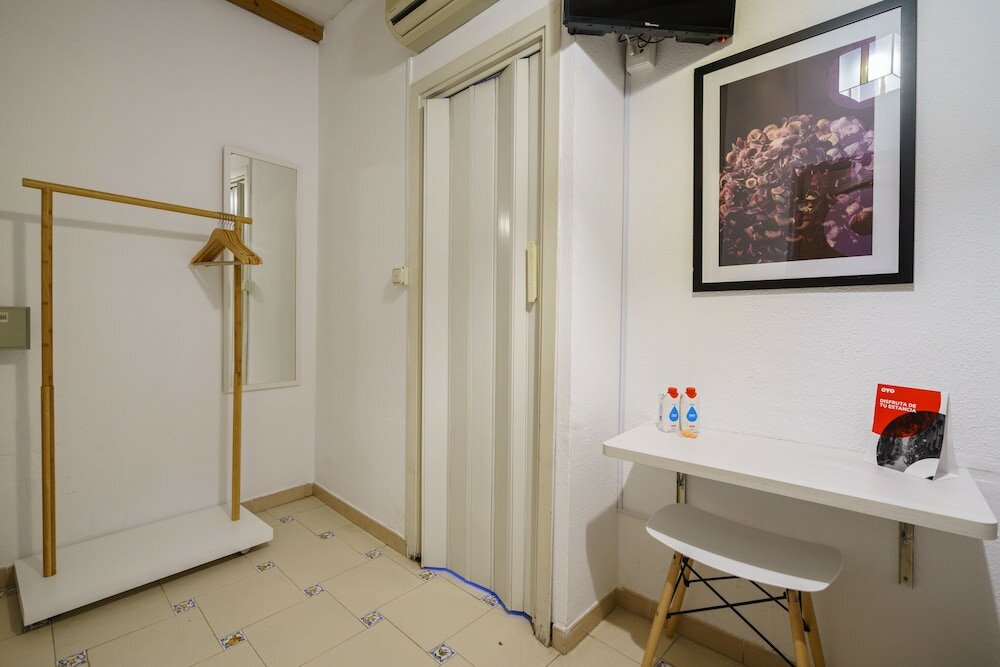 Фото Oyo Hostal Austria