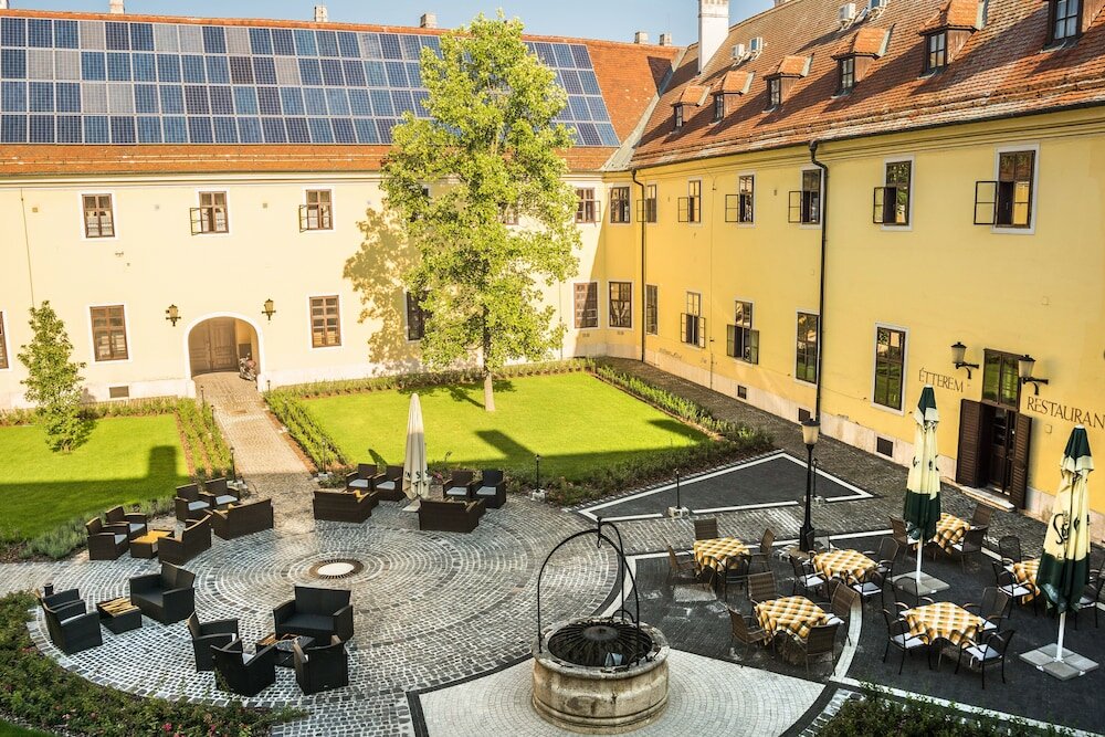 Фото Klastrom Hotel