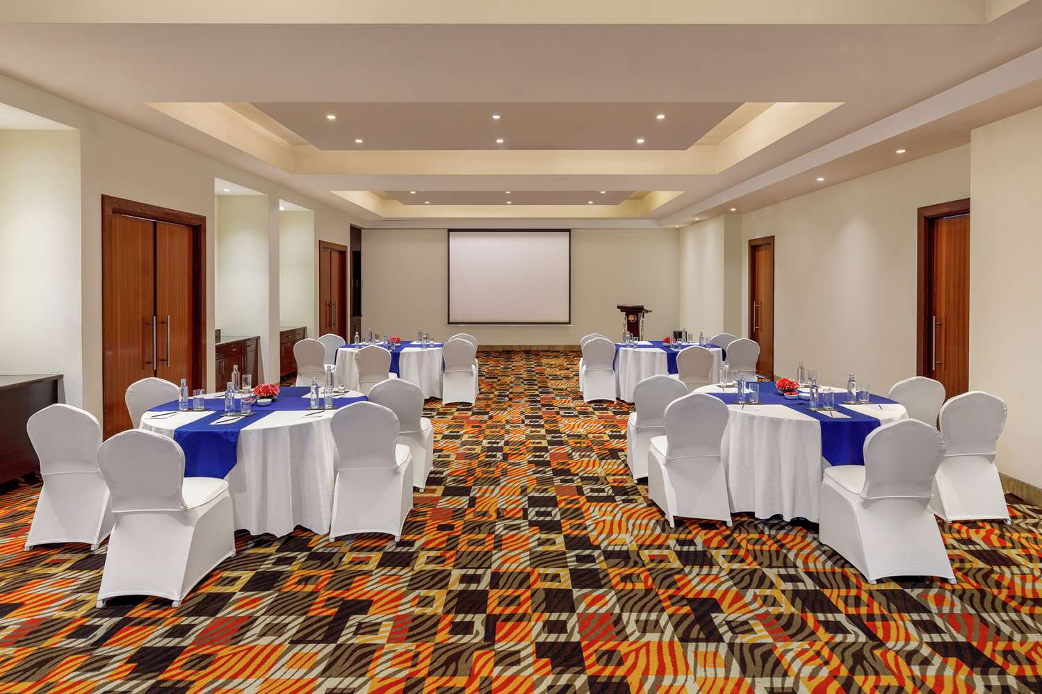 Фото DoubleTree by Hilton Hotel Gurgaon - New Delhi NCR