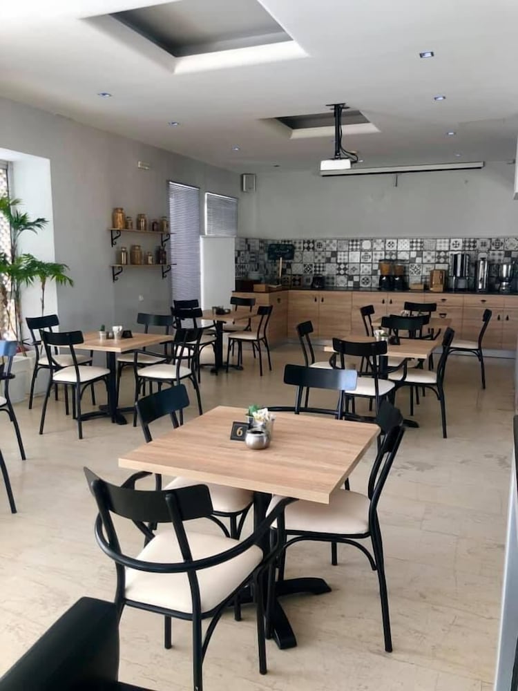 Фото Zephyros Hotel