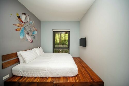 Внешний вид отеля 9 Station Hostel Phu Quoc в Фукуоке, фото 5