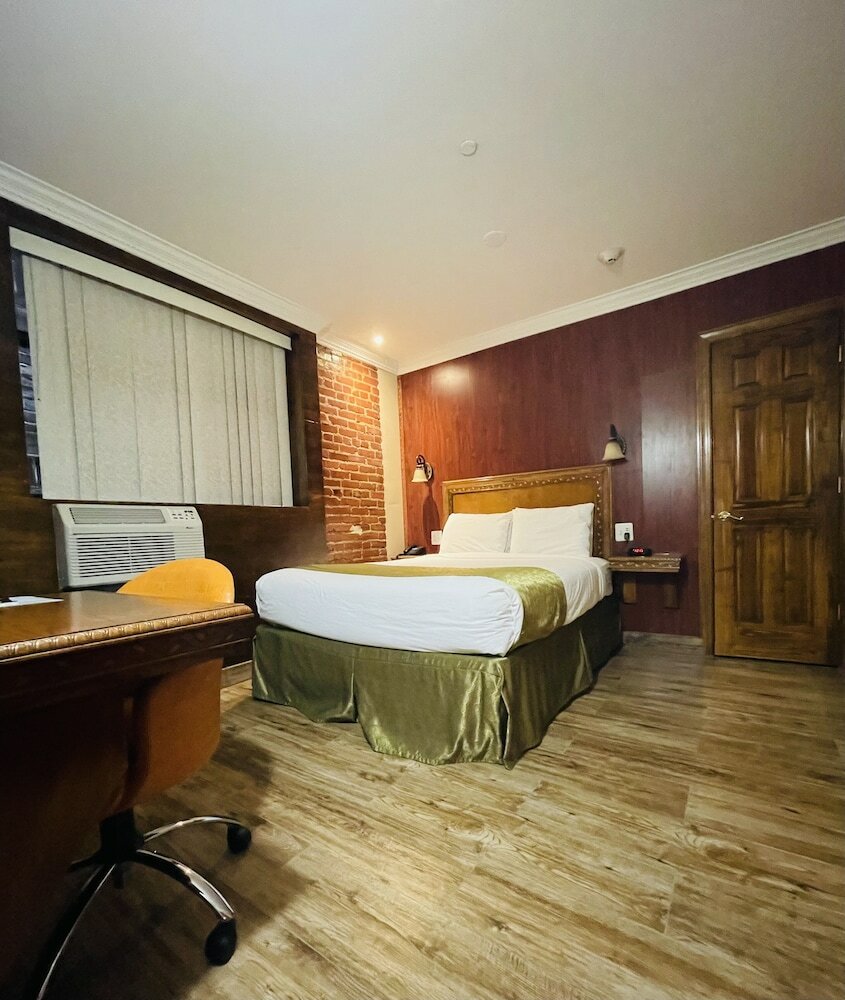 Фото The Architect