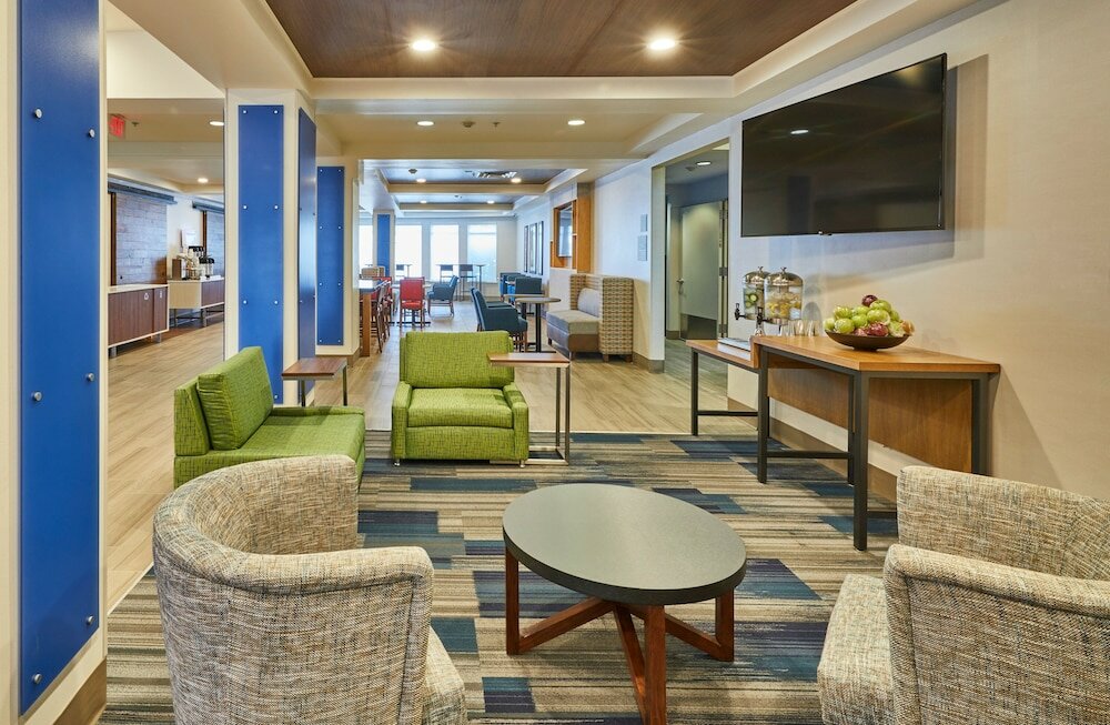 Фото Holiday Inn Express Hotel & Suites Medford-Central Point, an Ihg Hotel