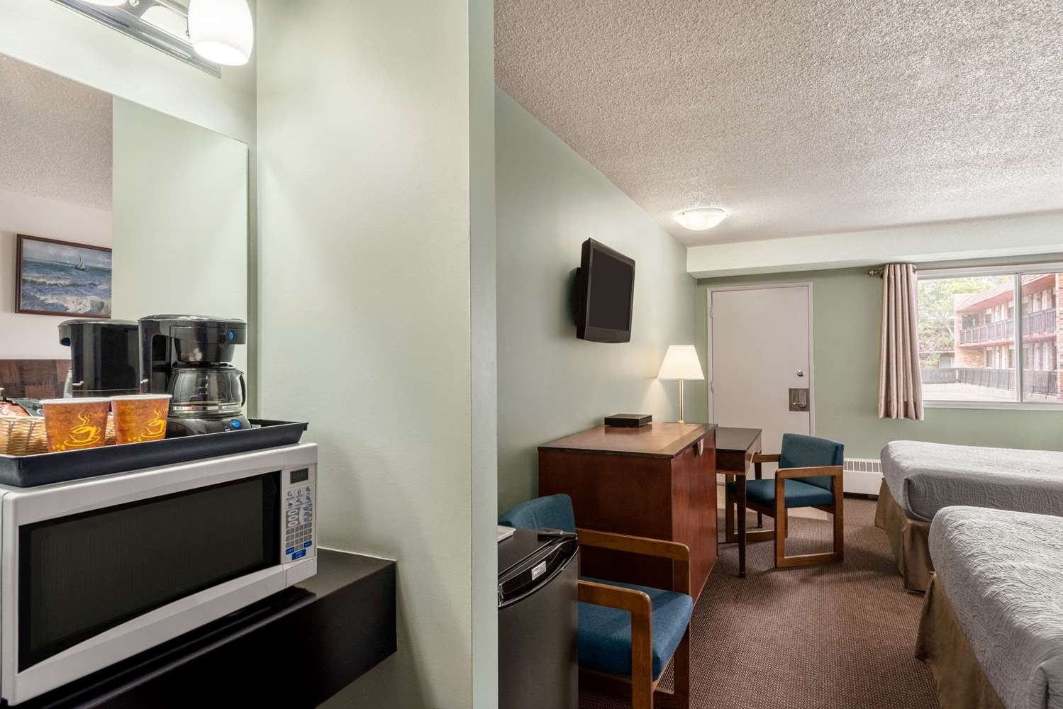 Фото Travelodge by Wyndham Swift Current