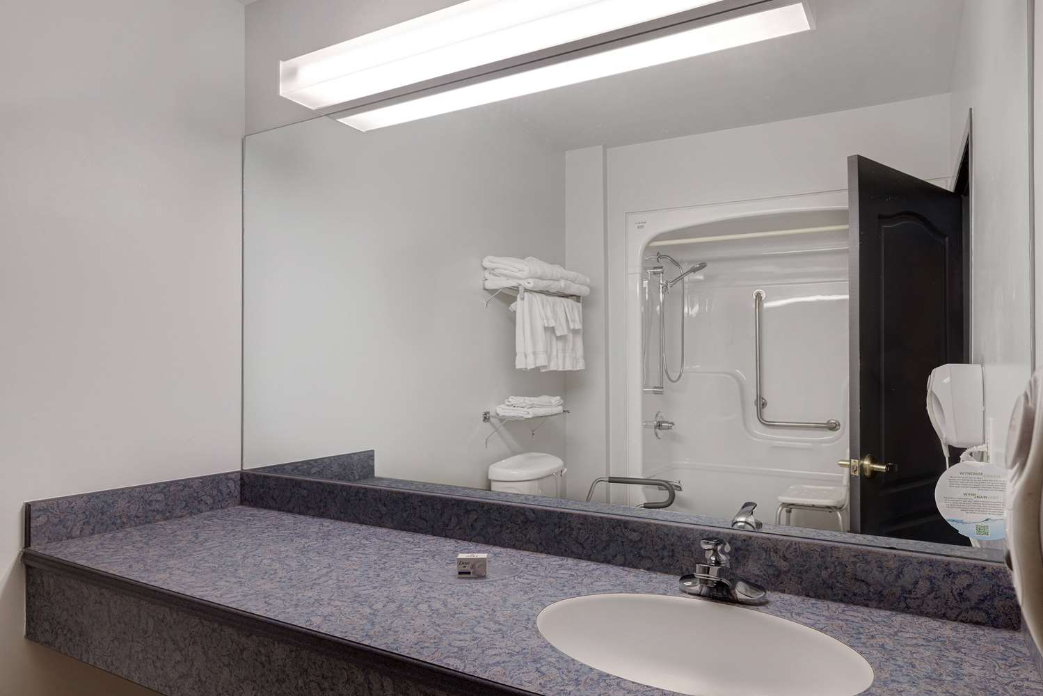 Фото Days Inn by Wyndham Edmundston