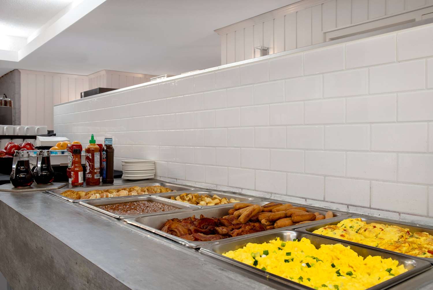 Фото Ramada Plaza by Wyndham Calgary Downtown