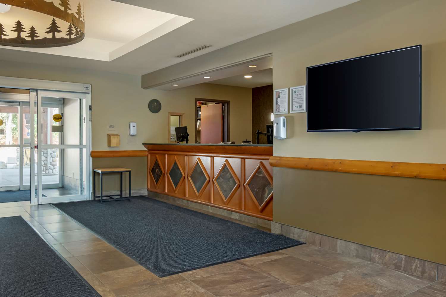Фото Best Western Plus Valemount Inn & Suites