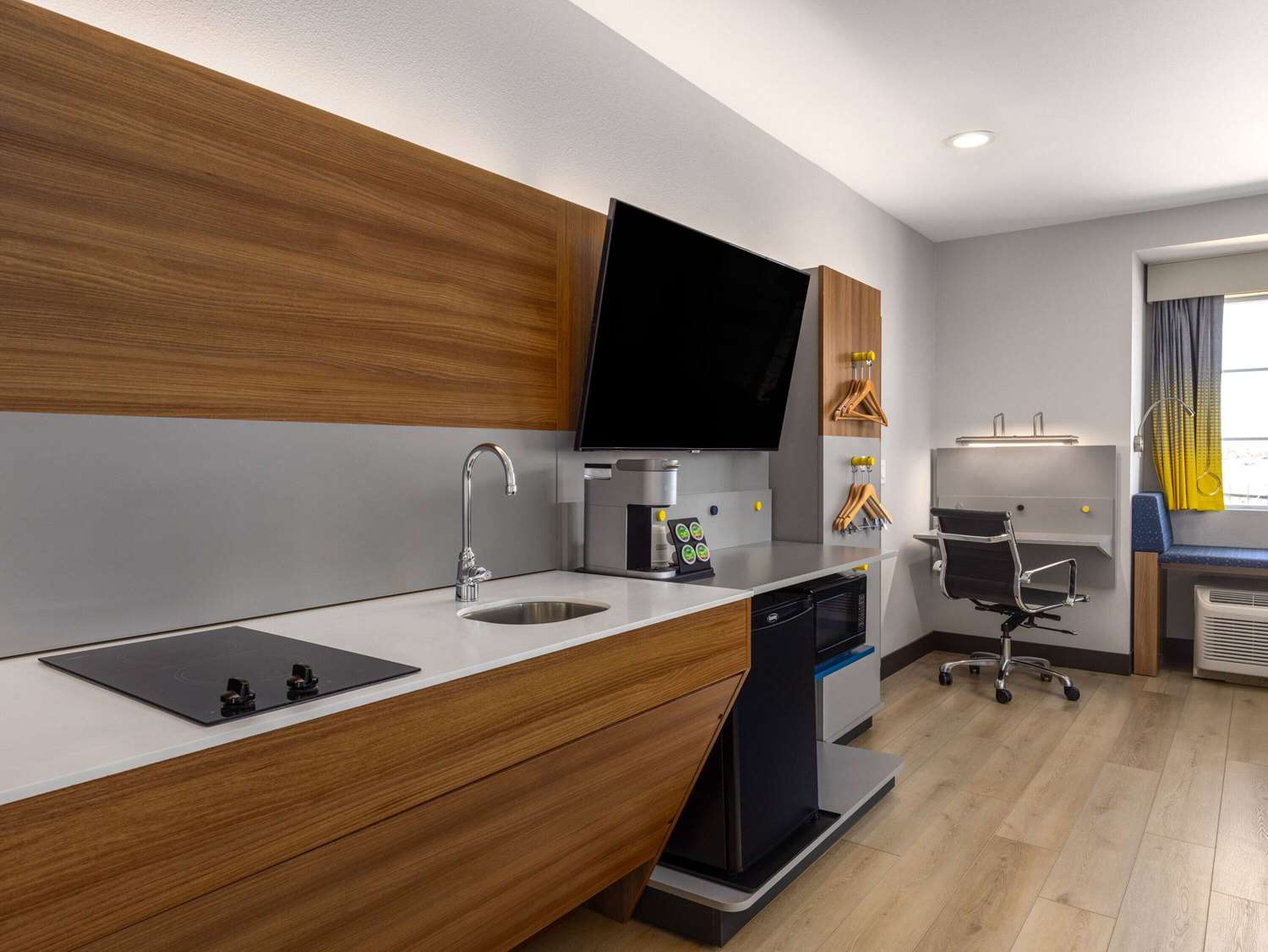 Фото Microtel Inn & Suites by Wyndham Tracy