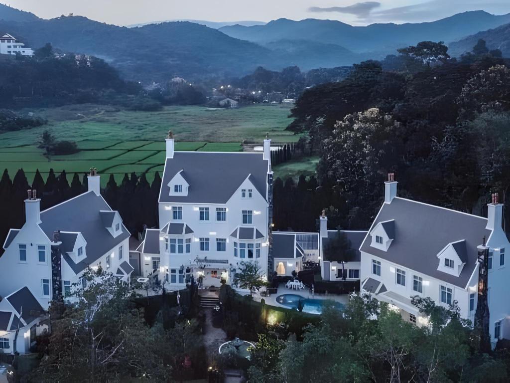 Фото Hillsborough The English Country House