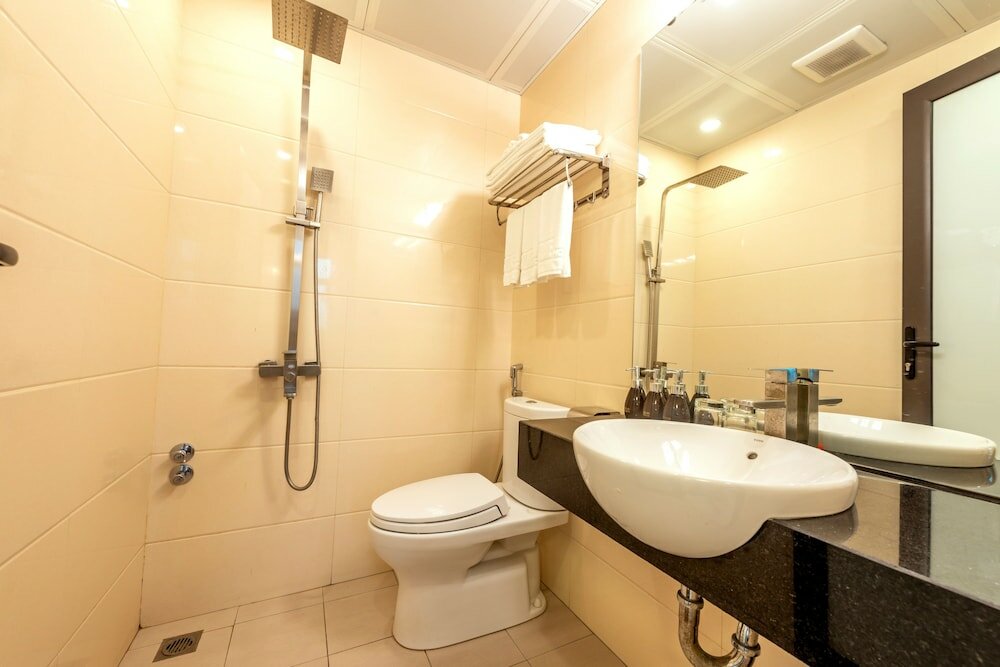 Фото Westlake Tay Ho Hotel