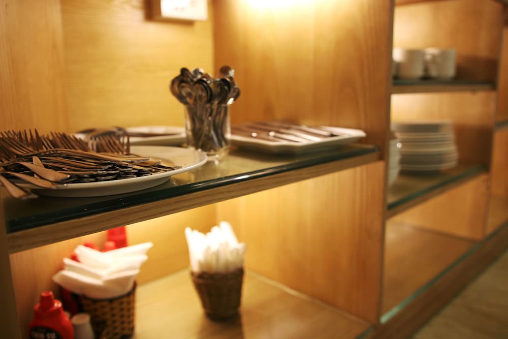 Фото Phoenix Legend Hotel