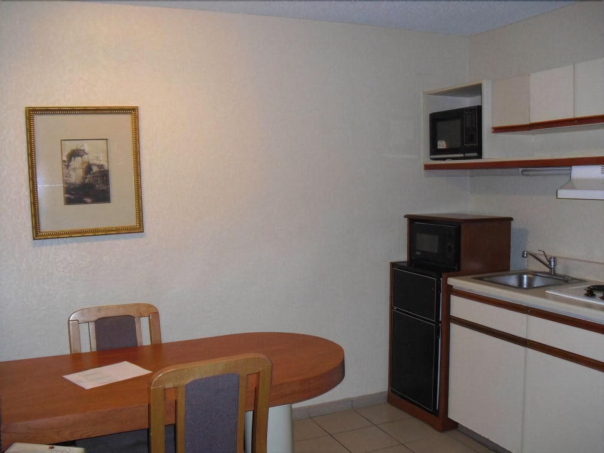 Фото Homegate Studios & Suites San Antonio Fiesta Park