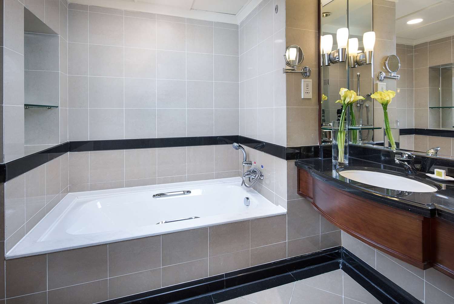 Фото Wyndham Beijing North Hotel