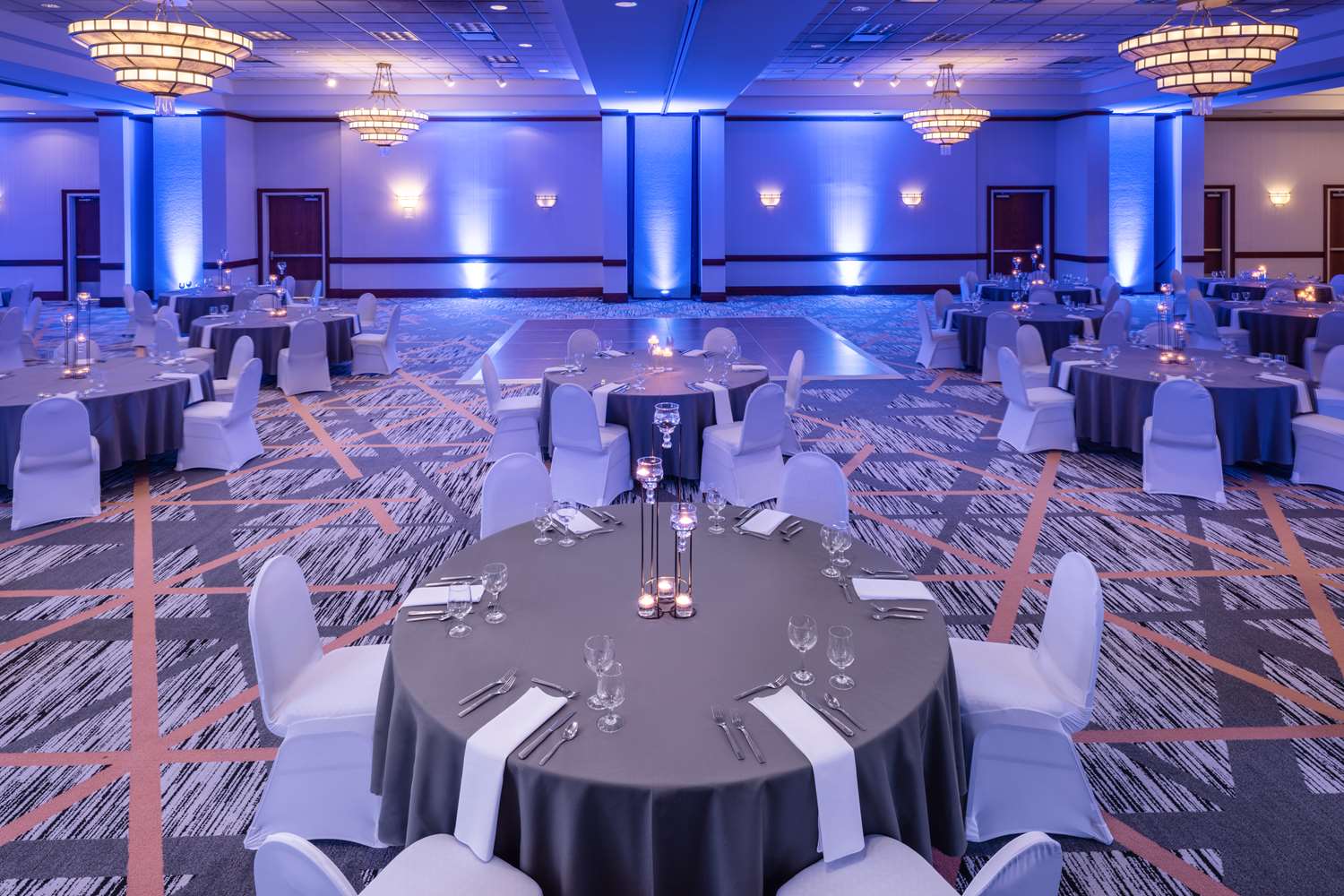 Фото Embassy Suites by Hilton Portland Airport