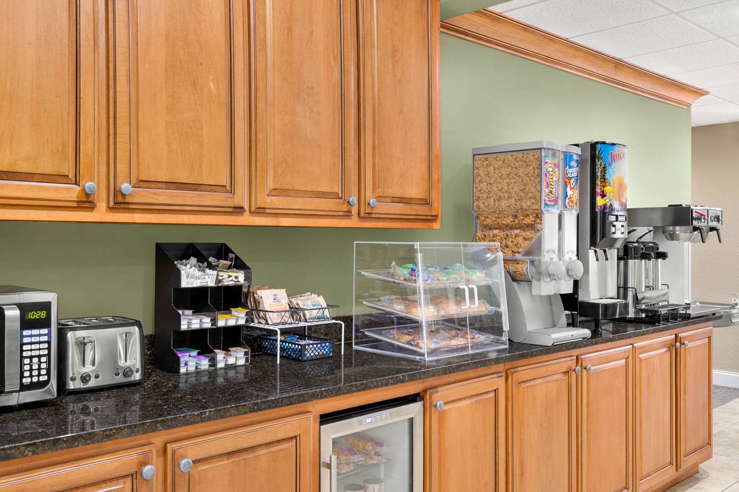 Фото Microtel Inn & Suites by Wyndham Woodstock/Atlanta North