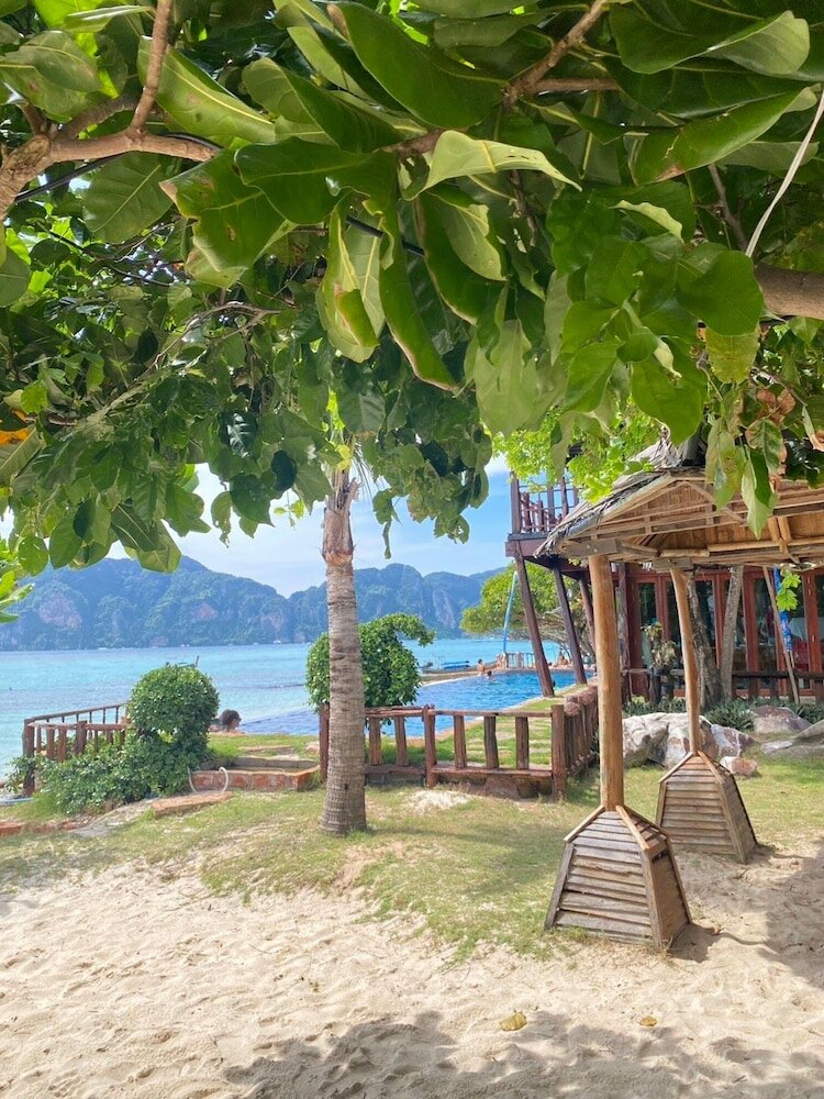 Фото Phi Phi Mountain Beach Resort