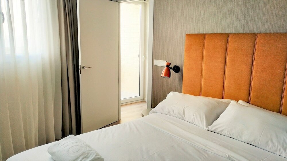 Фото Ahoy Apartments