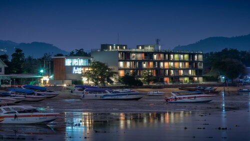 Гостиница Arch39 Phuket Beach Front на Пхукете