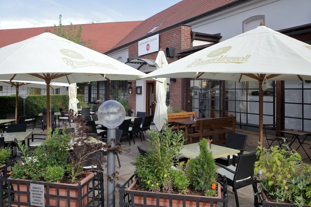 Фото Hotel Chvalska Tvrz