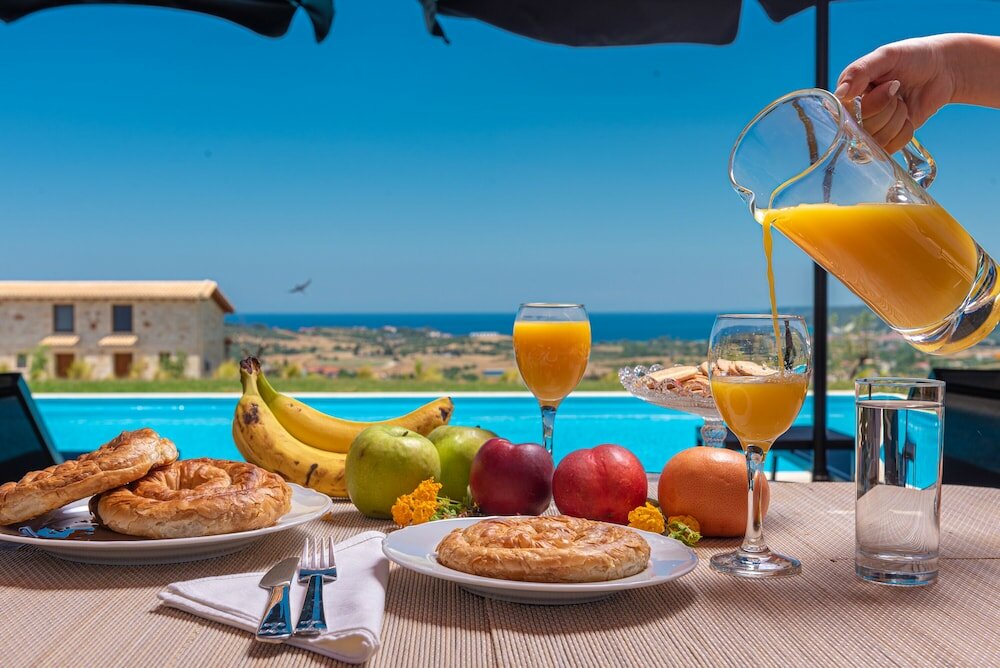 Фото Mint Retreat Suites