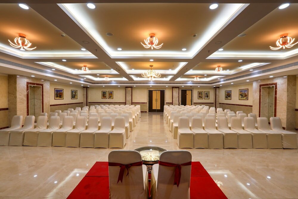 Фото Hotel Aadithya