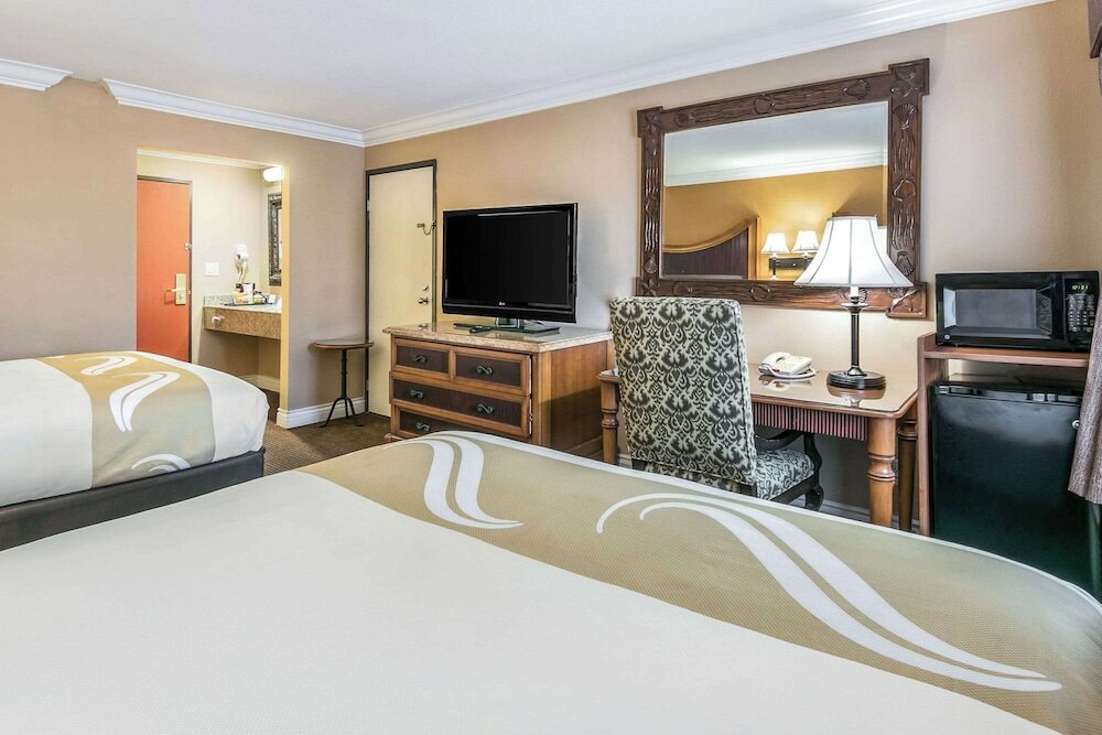 Фото Quality Inn & Suites