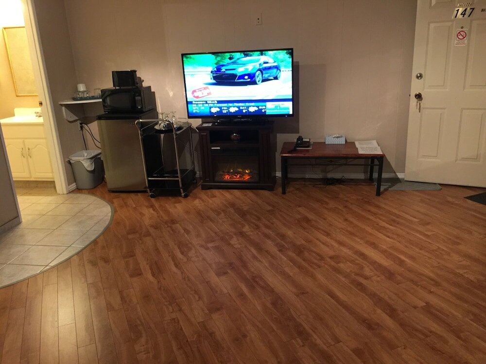 Фото Parkway Motel & European Lodges