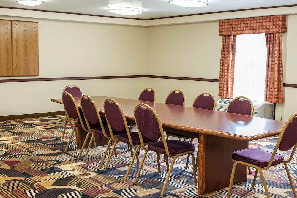 Фото Quality Inn & Suites Greenfield I-70