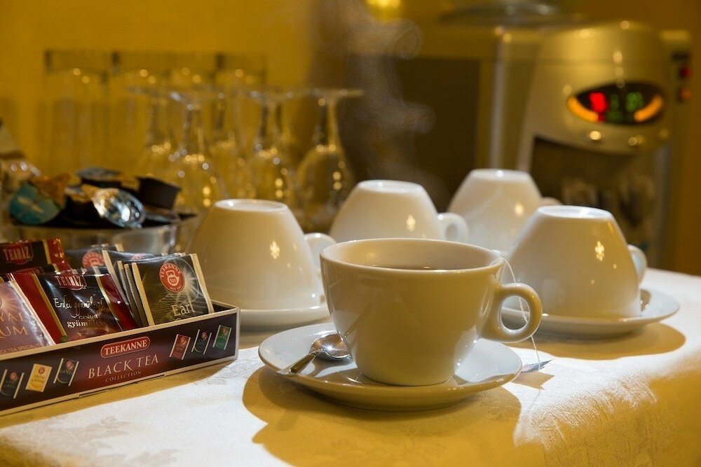 Фото Barokk Hotel Promenád Gyor