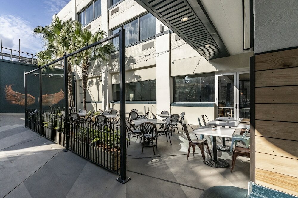 Фото St Charles Coach House, Ascend Hotel Collection