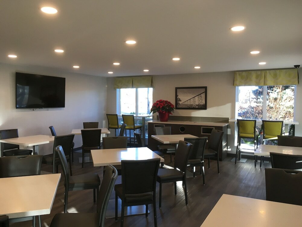 Фото Super 8 by Wyndham Lethbridge