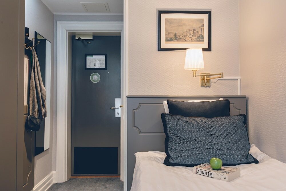 Фото Crystal Plaza Hotel