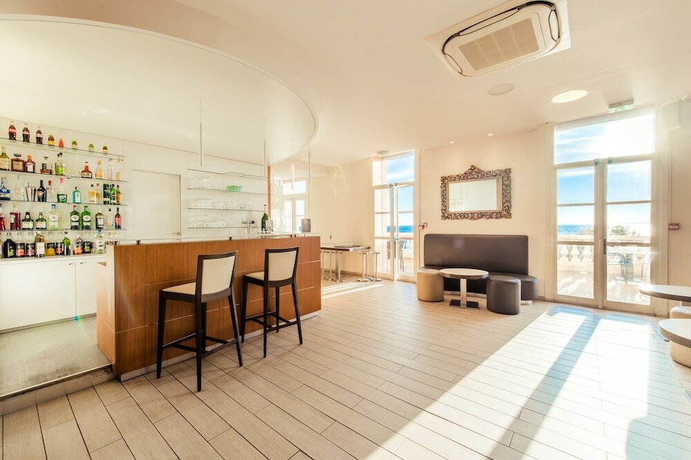 Фото Le Saint Paul Hotel