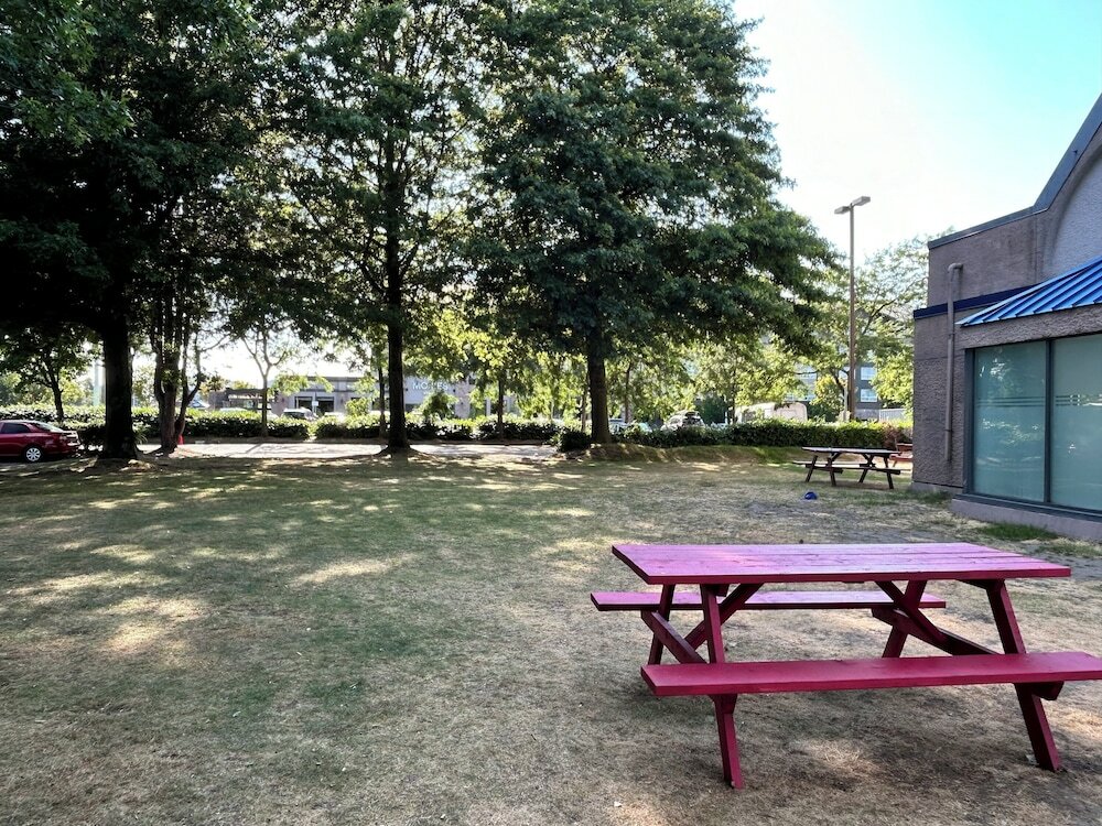 Фото Travelodge by Wyndham Vancouver Airport