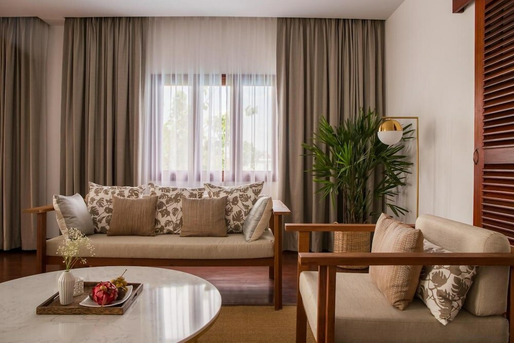 Фото Amanjaya Pancam Suites Hotel