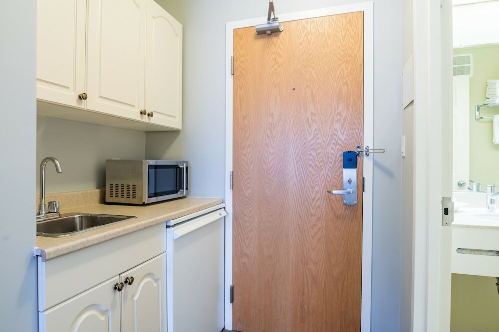 Фото Amsterdam Inn & Suites Moncton