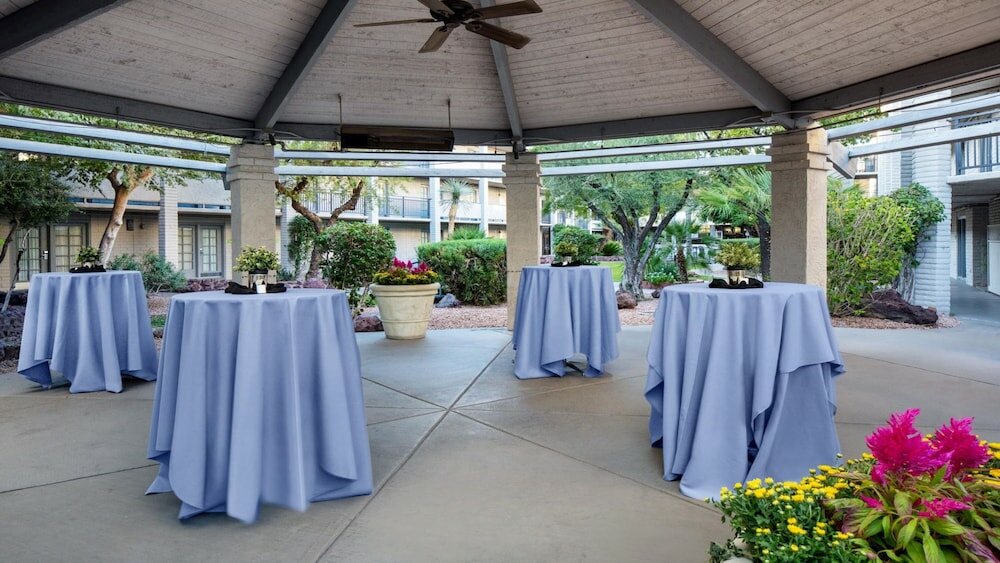 Фото Holiday Inn & Suites Phoenix Airport North, an Ihg Hotel