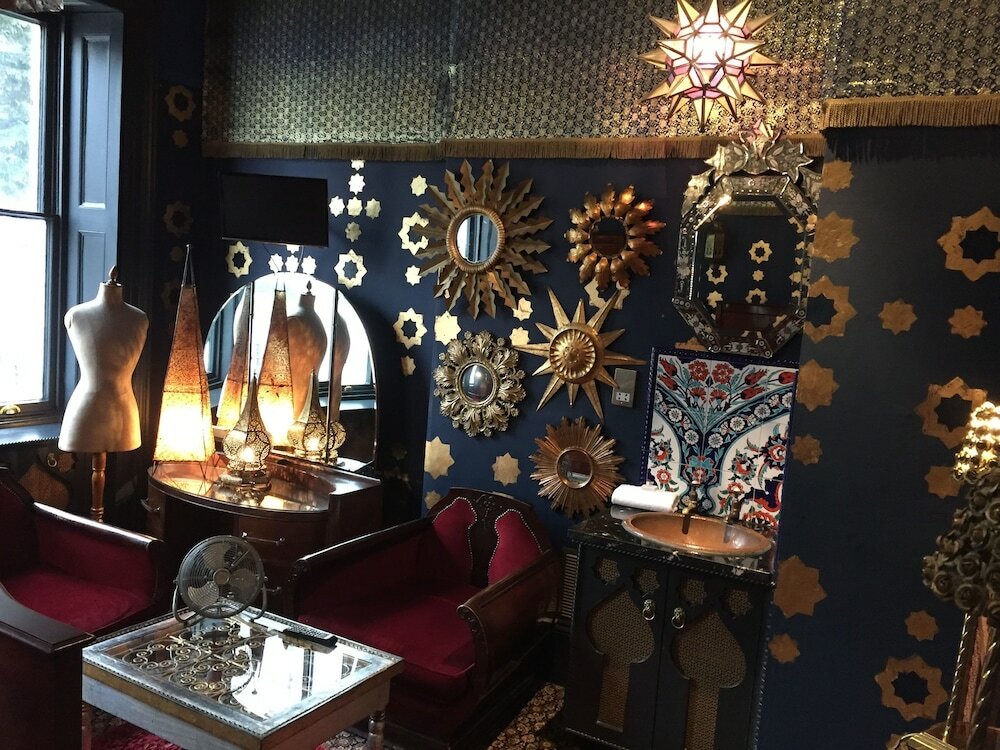 Фото The Pavilion Hotel