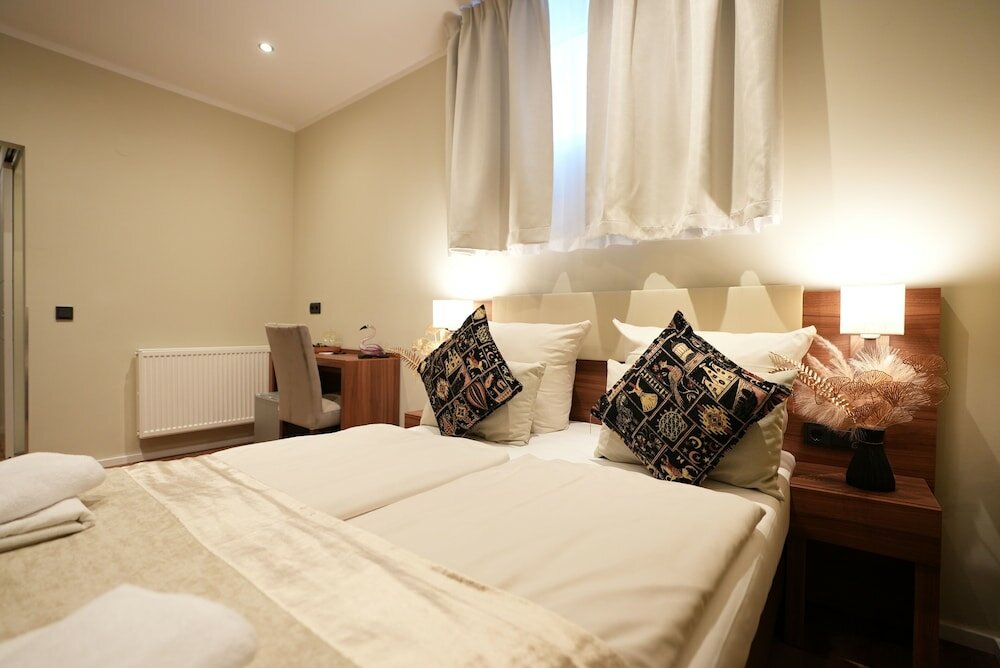 Фото Hotel Attaché