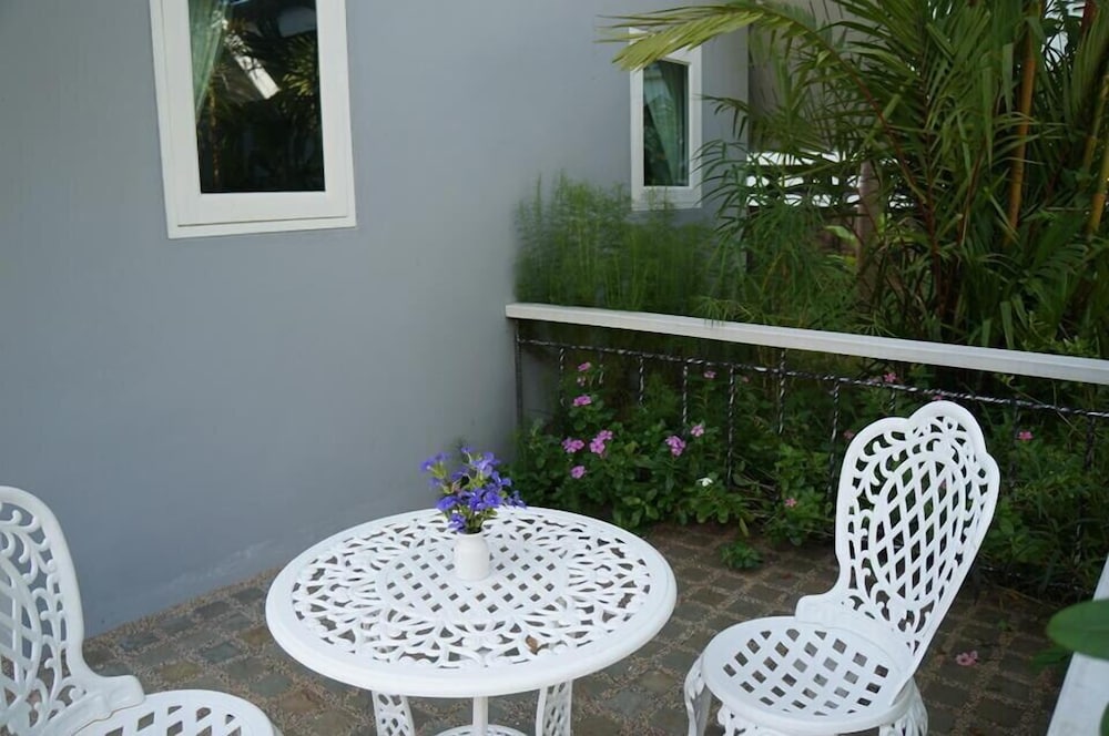 Фото A Little Villa